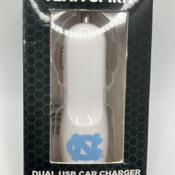 University of North Carolina Dual USB Car Charger - Picture 1 of 4